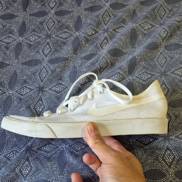 Nike White Women's Sneakers - Picture 4 of 7